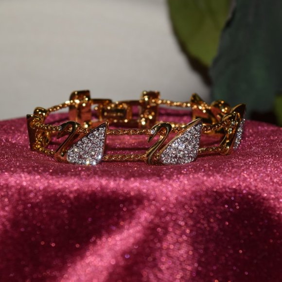Swarovski Jewelry - Swarovski Swan Retired Bracelet Signed Vintage